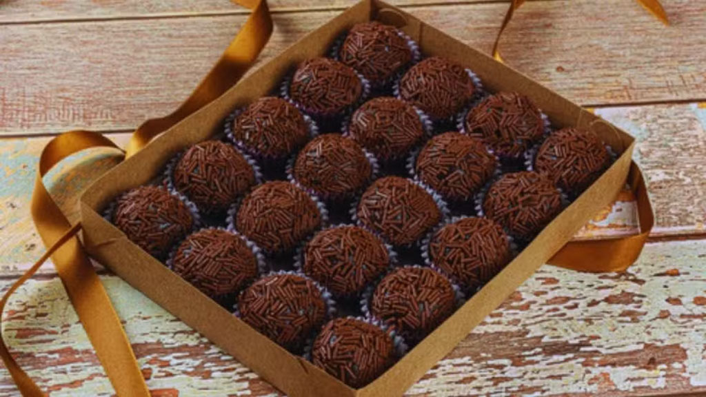 Caixa de brigadeiros cobertos com granulado