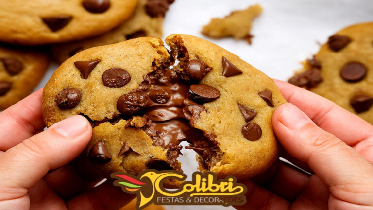 Cookies caseiros com chocolate derretido