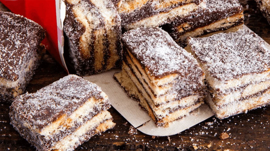 Deliciosas sobremesas em tubos com várias coberturas