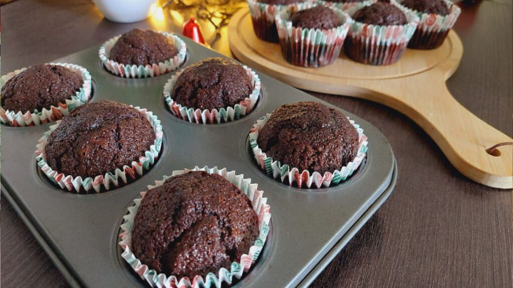 Deliciosos muffins de chocolate assados